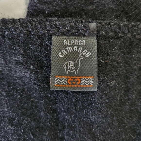 ALPACA CAMARGO alpaca wool fringed scarf in black made in Peru - Picture 6 of 8